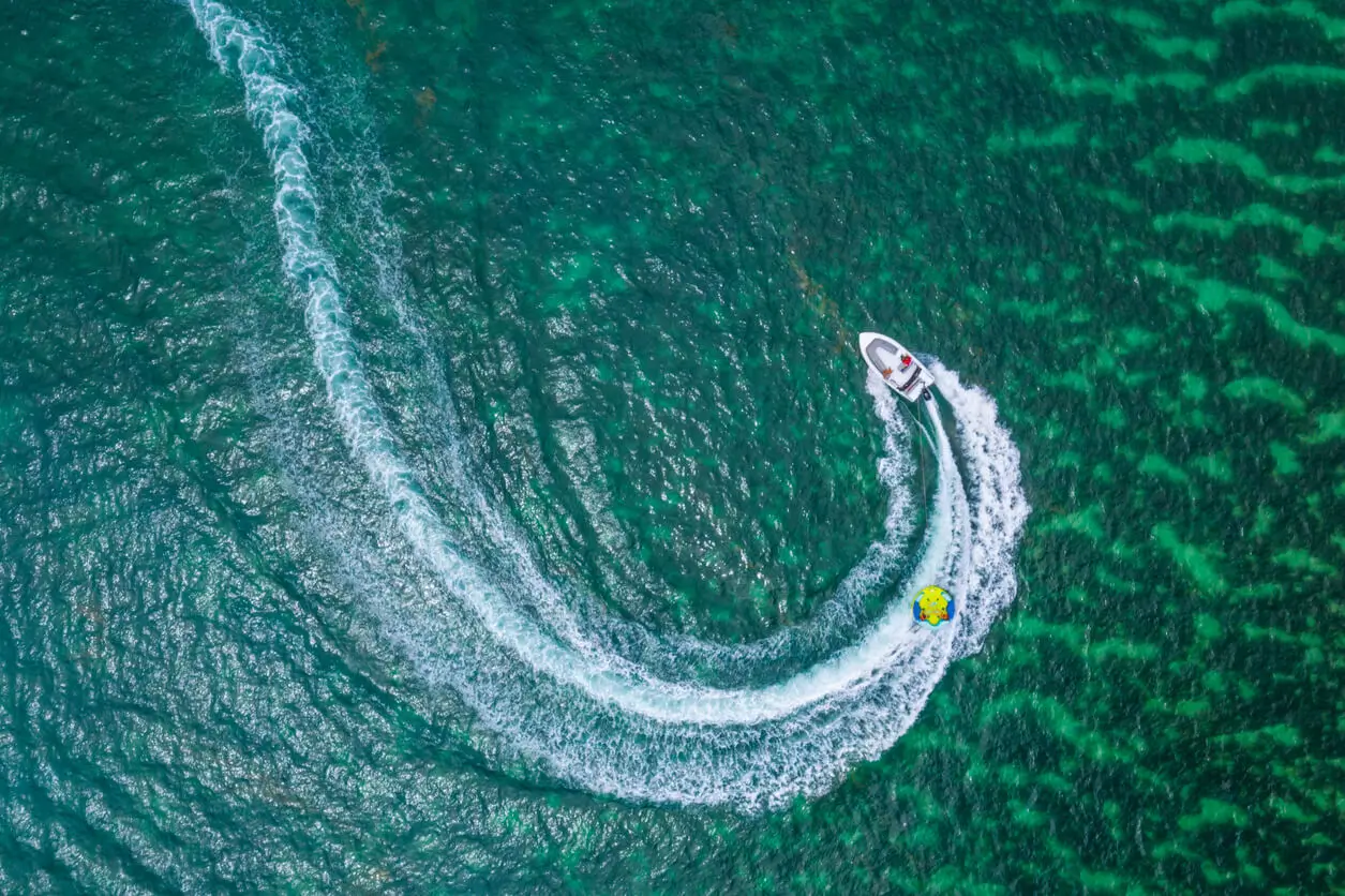 5 must-have speedboat accessories 