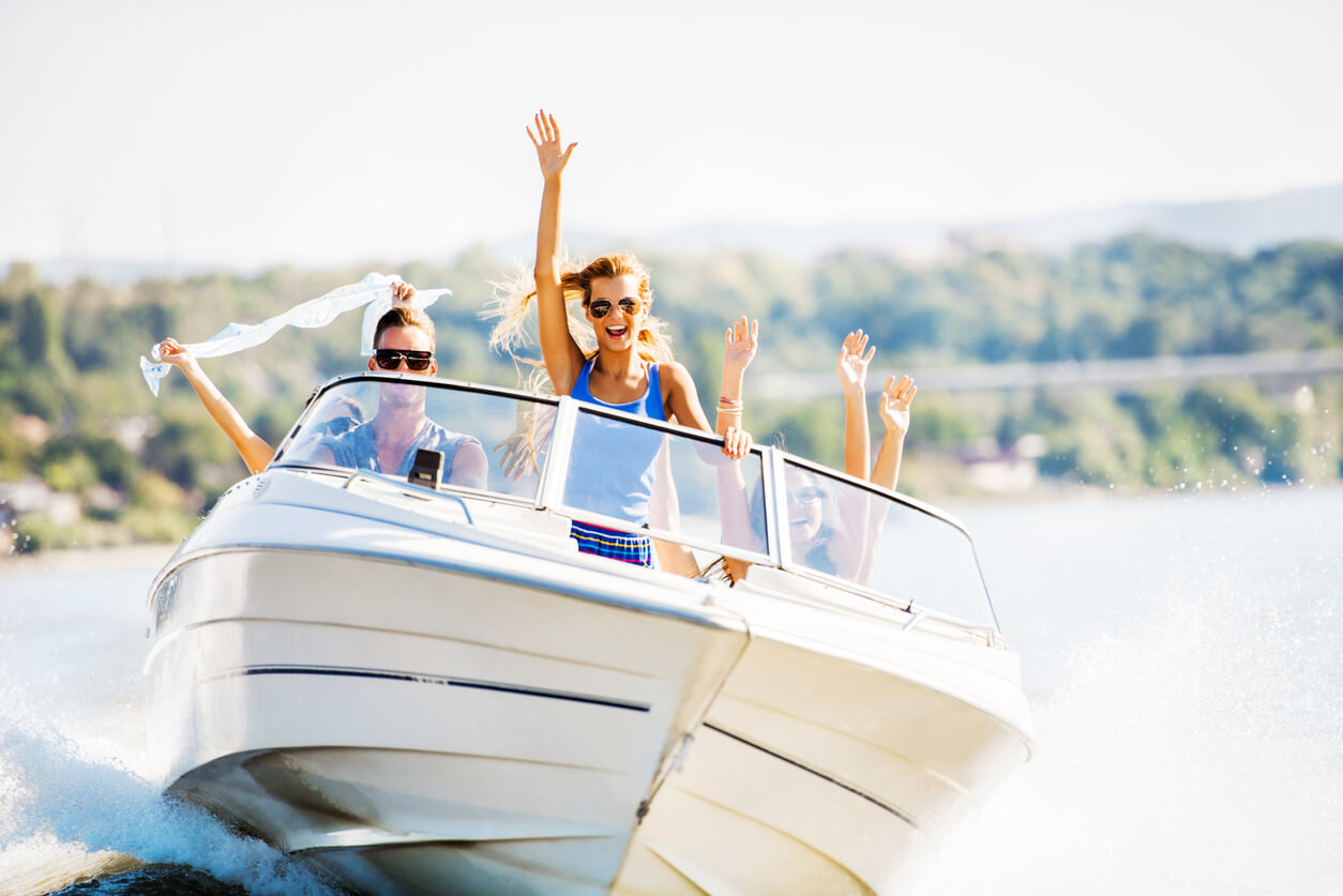 Do you need a licence to drive a speedboat?