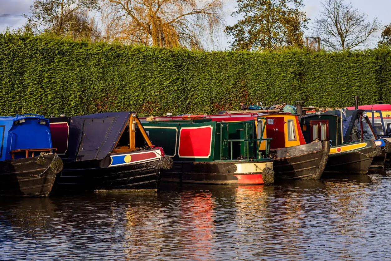 Pros and cons of living on a boat